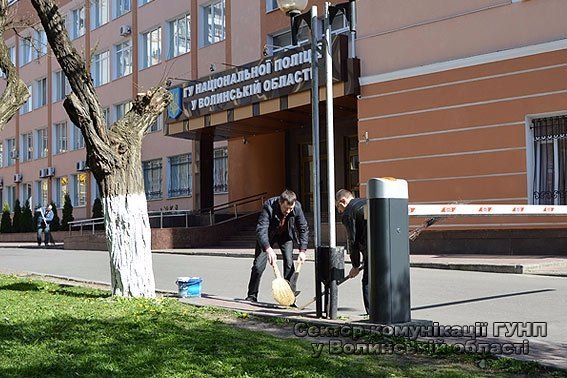 Луцькі поліцейські вийшли на толоку. ФОТО
