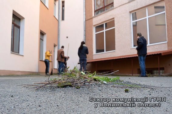 Луцькі поліцейські вийшли на толоку. ФОТО