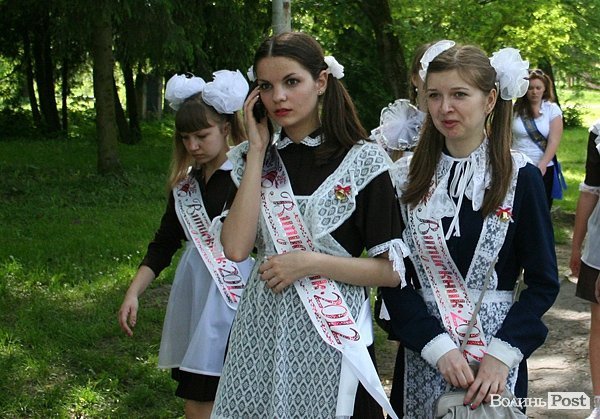 Як луцькі випускники гуляли останній дзвоник