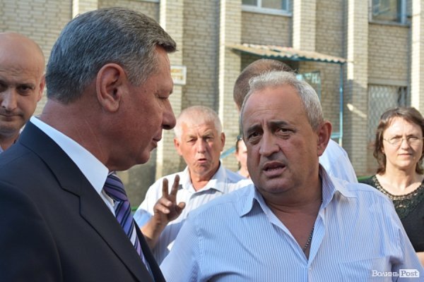 У Луцьку відремонтували тротуари, а в дворах залишили діри в асфальті. ФОТО