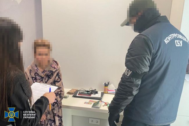 Працівниця посольства України допомагала нелегалам з Азії потрапити до ЄС, – СБУ