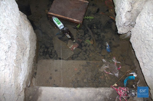 У Нововолинську руйнується підвал будинку: мешканці бояться обвалу. ФОТО