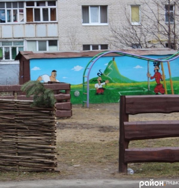 У Луцьку художник створив кольорову казку