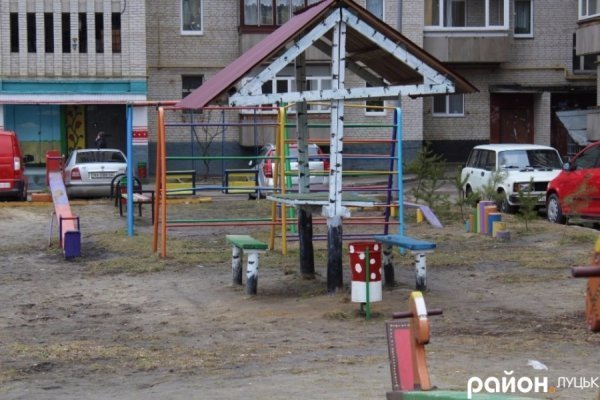 У Луцьку художник створив кольорову казку