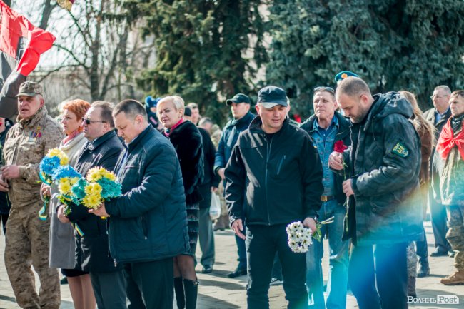 У Луцьку ходою і молитвами вшанували мужність та героїзм добровольців. ФОТО