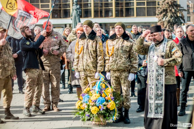 У Луцьку ходою і молитвами вшанували мужність та героїзм добровольців. ФОТО