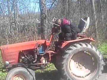 На Волині тракторист отримав подвійний штраф за другу п'янку за кермом