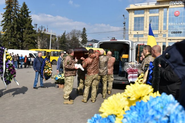 Загинув у бою за Україну: у Луцьку попрощались із Героєм Андрієм Залозним