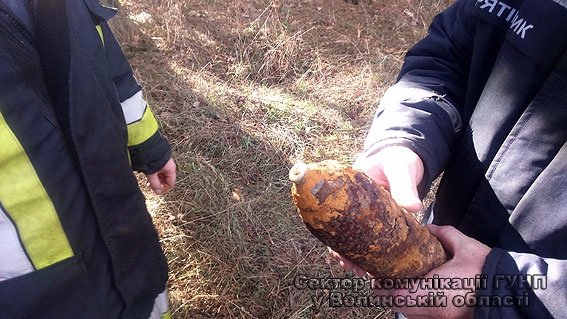 На Волині за 3 км від населеного пункту знайшли снаряд часів Другої Світової війни. ФОТО