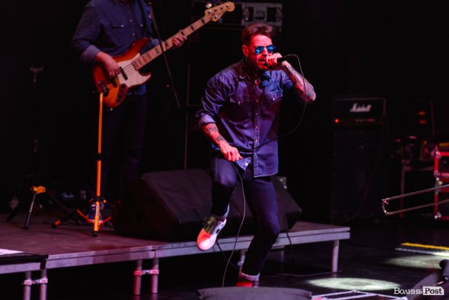 «Шухер, граждане! На сцене психопат!»: яким був концерт гурту «Ляпіс 98» у Луцьку: ФОТОРЕПОРТАЖ