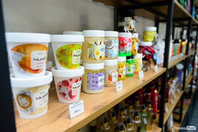 «Світ краси»: у Луцьку відкрили магазин якісної косметики та вишуканих аксесуарів*