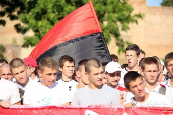 Марш фанів «За єдність України» у Луцьку. ФОТО