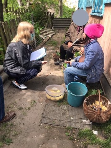 Антисанітарія, безлад та відсутність продуктів: показали умови проживання дітей з Волині