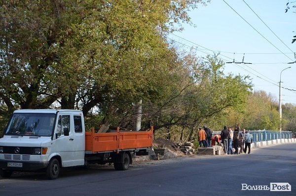 У Луцьку ремонтують міст за півмільйона. ФОТО