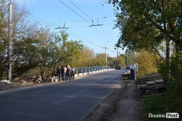 У Луцьку ремонтують міст за півмільйона. ФОТО