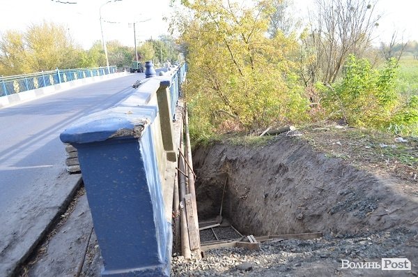 У Луцьку ремонтують міст за півмільйона. ФОТО