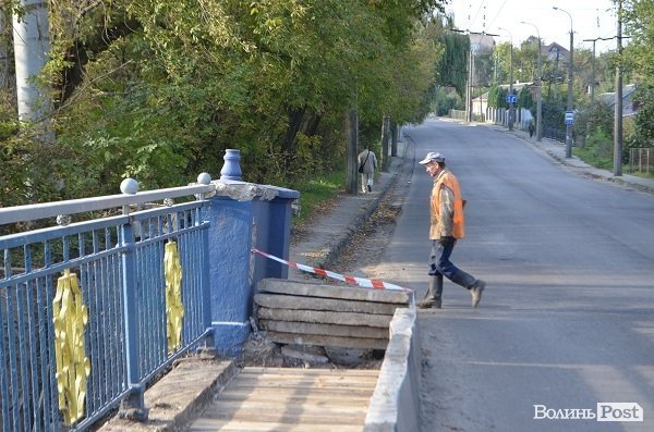 У Луцьку ремонтують міст за півмільйона. ФОТО