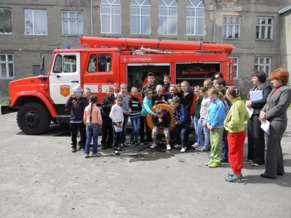 До ківерцівської школи завітали рятувальники. ФОТО