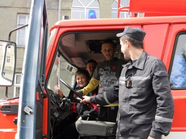 До ківерцівської школи завітали рятувальники. ФОТО