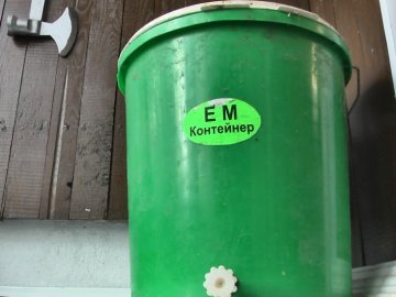 Лучанка компостує органічні відходи на балконі. ВІДЕО