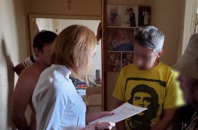 Знімав з часу їхнього народження: чоловік продавав порно з власними дітьми. ФОТО