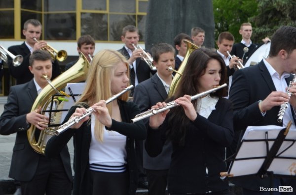 У Луцьку духовий оркестр збирав гроші на пересадку печінки волонтеру АТО. ФОТО