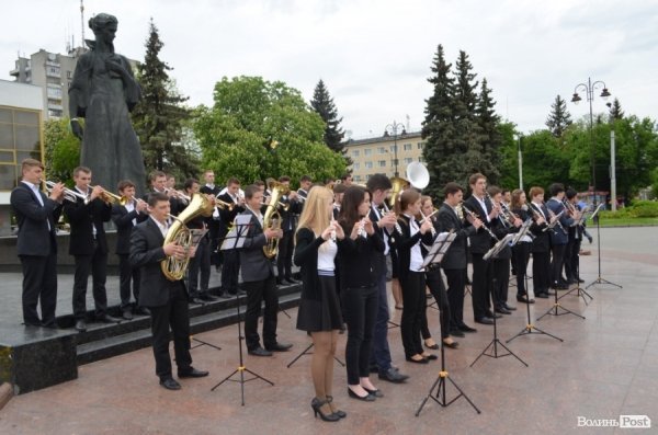 У Луцьку духовий оркестр збирав гроші на пересадку печінки волонтеру АТО. ФОТО