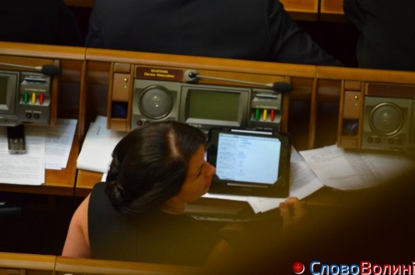 «Читанки» народних депутатів. ФОТО