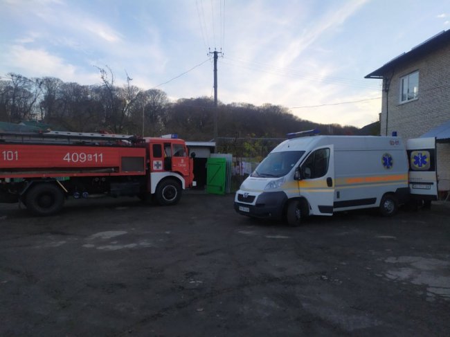 На Волині рятувальники допомогли медикам винести з будинку хворого пенсіонера