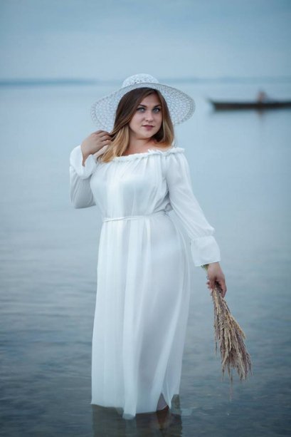 Озерна еротика: спокусливі красуні позували на Світязі. ФОТО