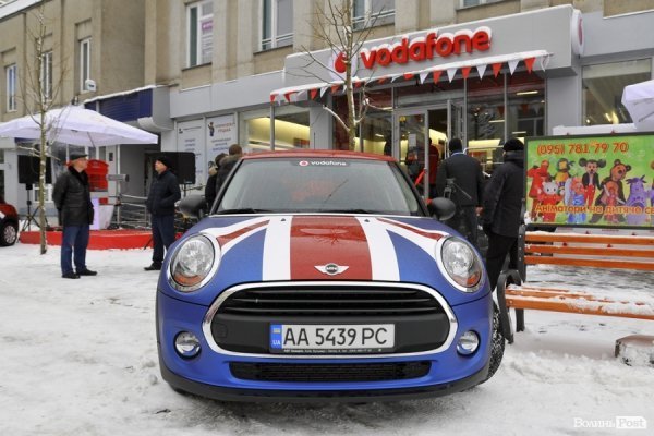 У Луцьку відкрився перший брендований магазин Vodafone 