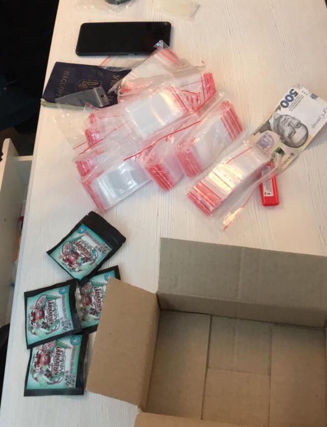 Волинські правоохоронці викрили «закладчика». ФОТО. ВІДЕО