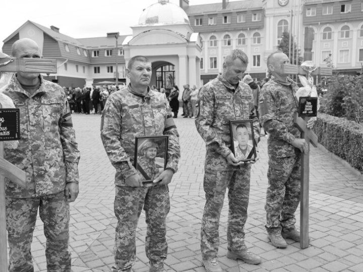 Луцьк - у скорботі: попрощалися з двома Героями Олександром Чиркою та Назаром Новосадом