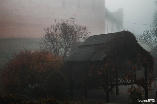 Туманний Луцьк: неймовірні фото 