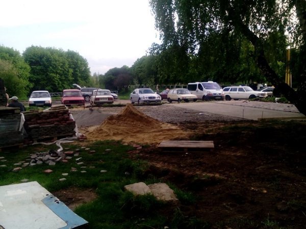 Луцькі активісти змусили припинити будівництво нового «лєтніка» на ДПЗ. ФОТО