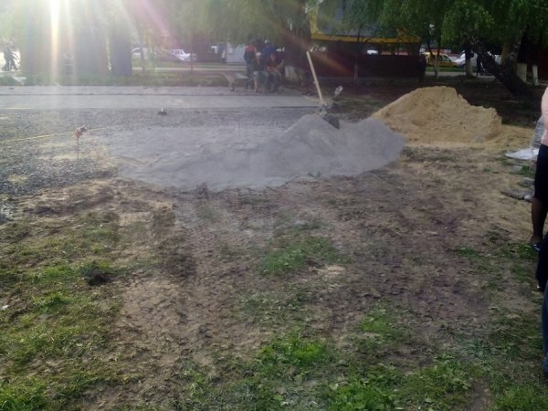 Луцькі активісти змусили припинити будівництво нового «лєтніка» на ДПЗ. ФОТО