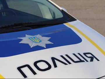 Суд оштрафував волинянина за те, що він вдарив машину патрульних