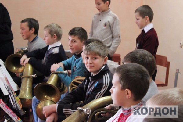 На Волині шкільному духовому оркестру купили інструменти