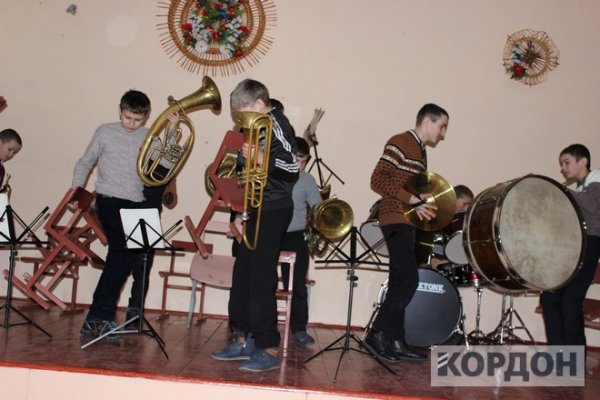 На Волині шкільному духовому оркестру купили інструменти