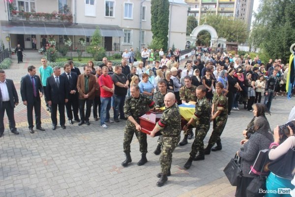 У Луцьку прощалися з загиблими айдарівцями. ФОТО