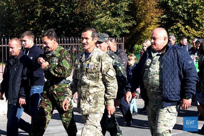 День захисника: в Іваничах влаштували урочисту ходу. ФОТО