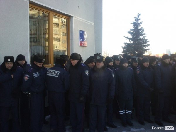 Луцьк. Облдержадміністрація.  НАЖИВО