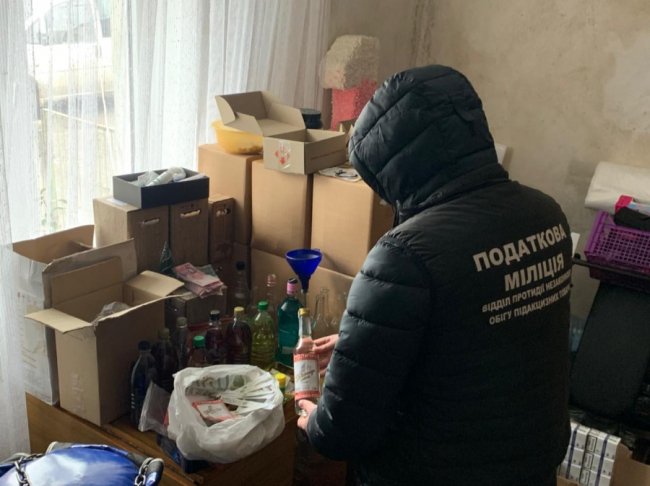 Волинянин організував підпільний алкоцех у власному будинку. ФОТО