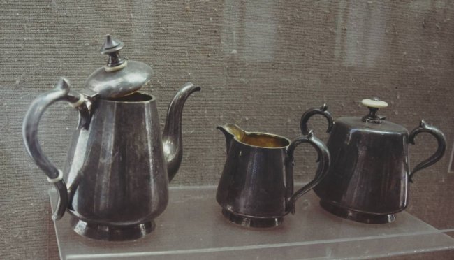 У довоєнний час лучани полюбляли смакувати кавою у цукерні Розаліні. ФОТО