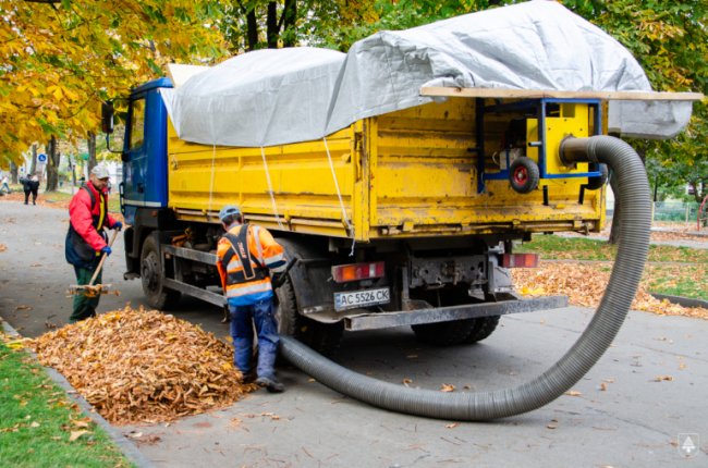 На Волині комунальники купили «порохотяг» для листя. ФОТО