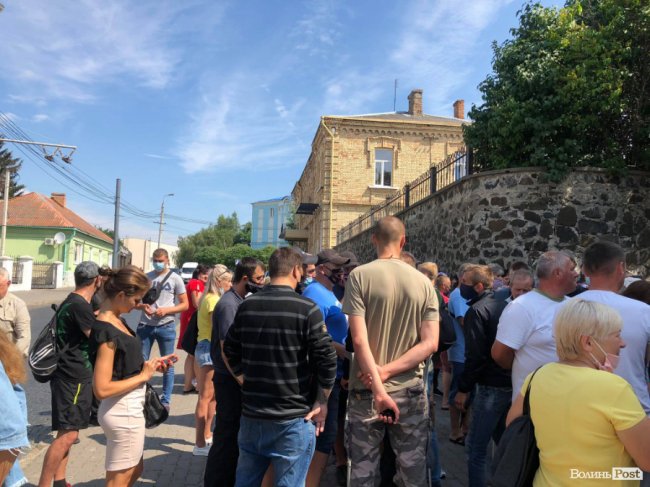 У Луцьку два дні тривають протести: мітингують біля міськради, мунварти і прокуратури. ФОТО