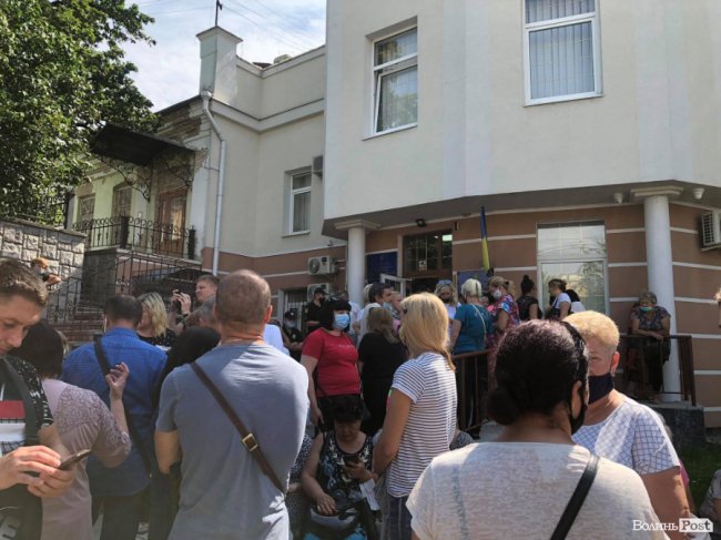 У Луцьку два дні тривають протести: мітингують біля міськради, мунварти і прокуратури. ФОТО