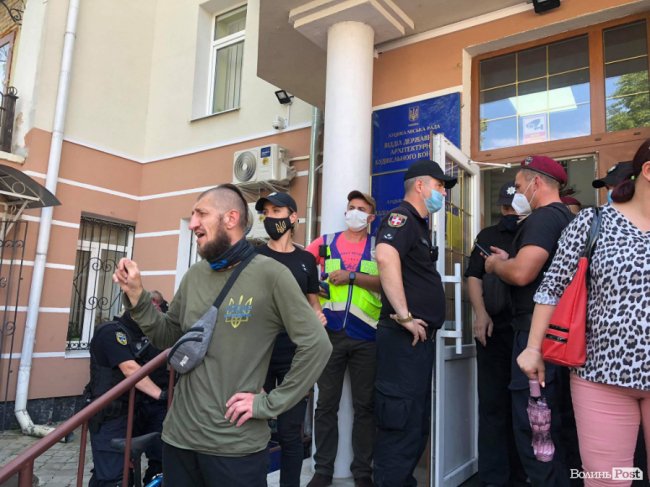 У Луцьку два дні тривають протести: мітингують біля міськради, мунварти і прокуратури. ФОТО