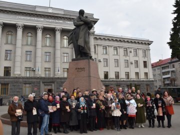 Лучани віддали шану Великому Кобзареві