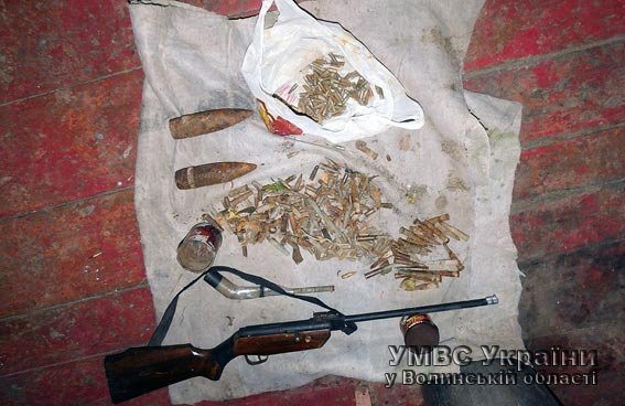 В будинку волинянина знайшли зброю та набої. ФОТО